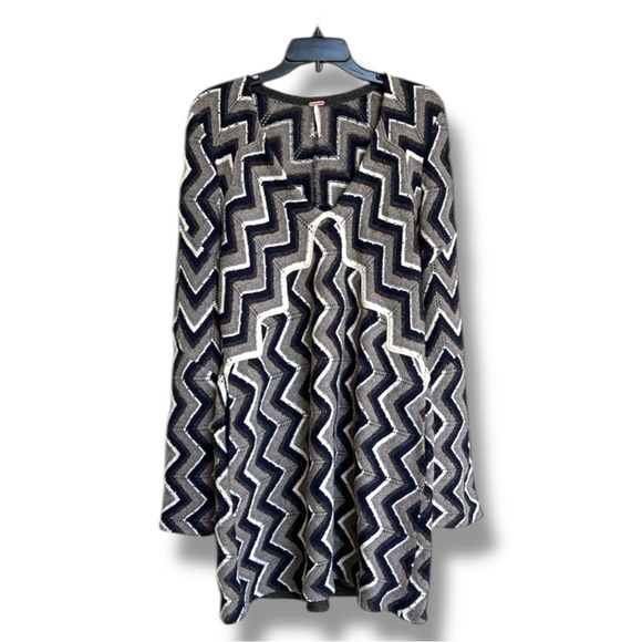 Free People Rhiannon Chevron Knit Flare Sleeve Mini Dress Size Medium - Picture 3 of 14